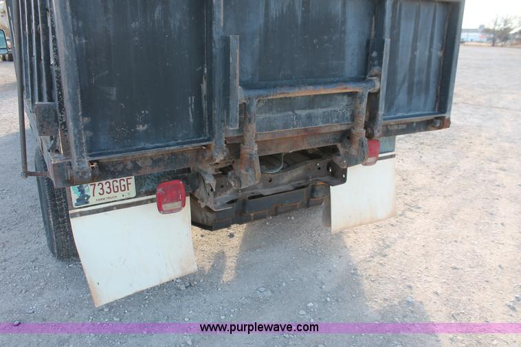 image for item H5972 2001 Ford F350 Super Duty flatbed pickup truck