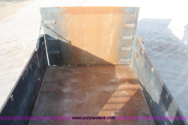 image for item H5972 2001 Ford F350 Super Duty flatbed pickup truck