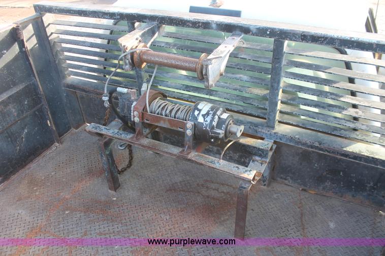 image for item H5972 2001 Ford F350 Super Duty flatbed pickup truck