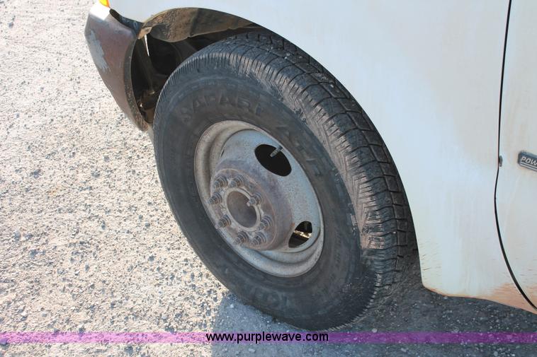 image for item H5972 2001 Ford F350 Super Duty flatbed pickup truck