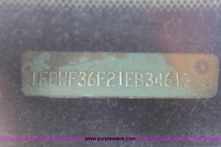 image for item H5972 2001 Ford F350 Super Duty flatbed pickup truck