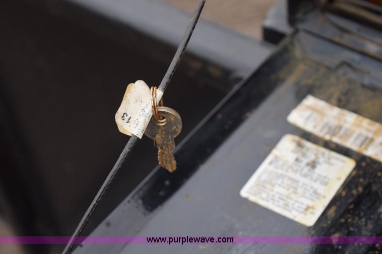 image for item H9262 1983 WW gooseneck flatbed trailer