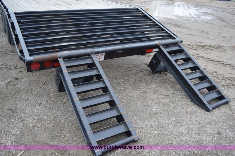 image for item H9262 1983 WW gooseneck flatbed trailer