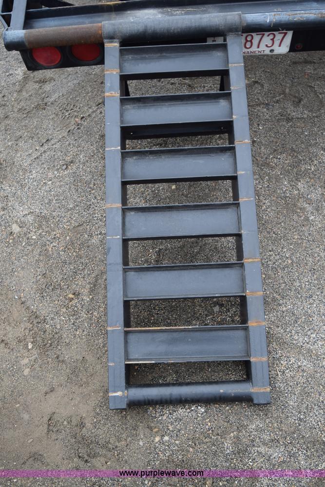 image for item H9262 1983 WW gooseneck flatbed trailer