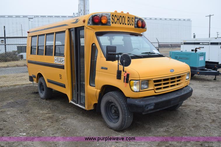 image for item H9264 1993 Ford Econoline E350 Blue Bird bus