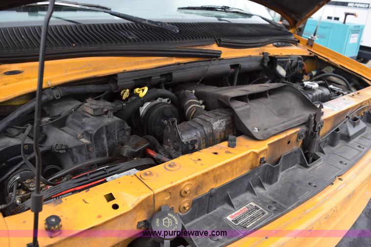 image for item H9264 1993 Ford Econoline E350 Blue Bird bus