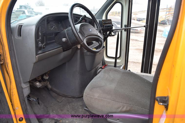 image for item H9264 1993 Ford Econoline E350 Blue Bird bus