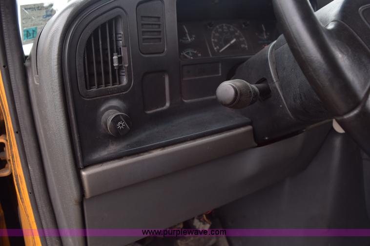 image for item H9264 1993 Ford Econoline E350 Blue Bird bus