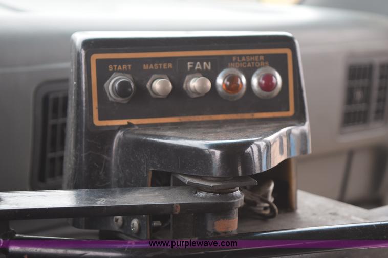 image for item H9264 1993 Ford Econoline E350 Blue Bird bus