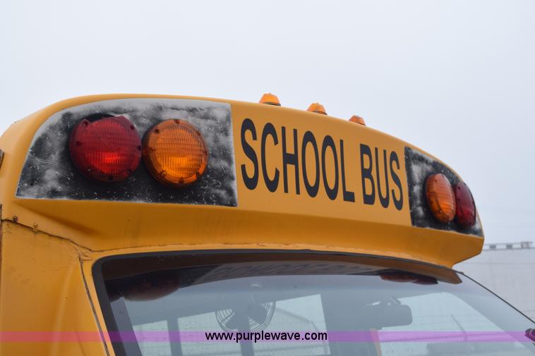 image for item H9264 1993 Ford Econoline E350 Blue Bird bus