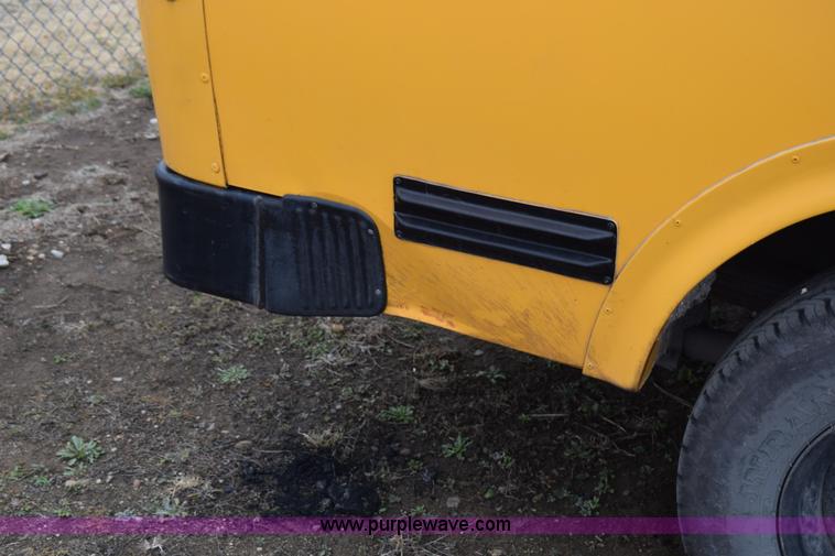 image for item H9264 1993 Ford Econoline E350 Blue Bird bus