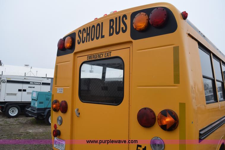 image for item H9264 1993 Ford Econoline E350 Blue Bird bus