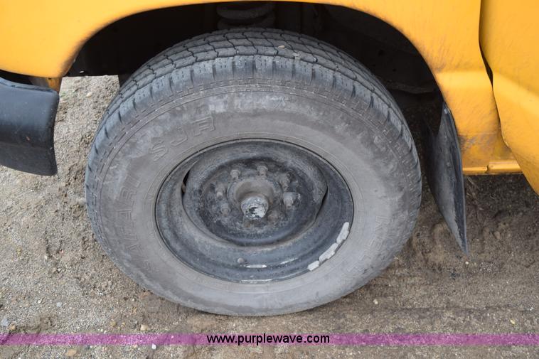 image for item H9264 1993 Ford Econoline E350 Blue Bird bus