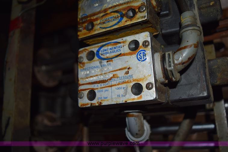 image for item H9274 1994 Trailmann enclosed trailer