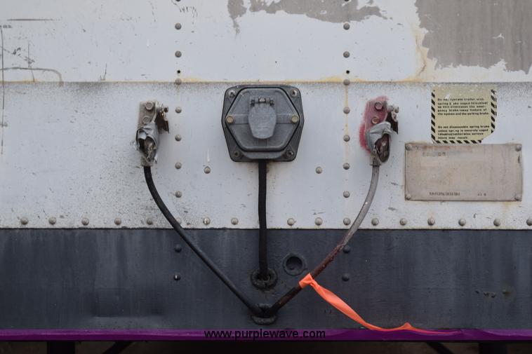 image for item H9277 1981 American dry van trailer