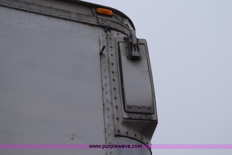 image for item H9277 1981 American dry van trailer