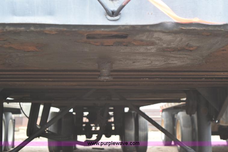 image for item H9277 1981 American dry van trailer