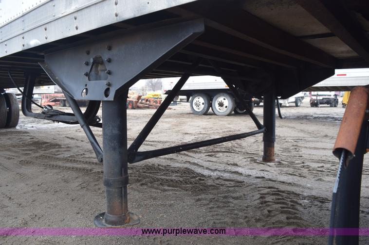 image for item H9277 1981 American dry van trailer