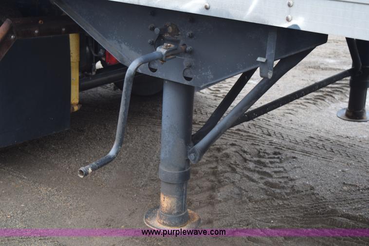 image for item H9277 1981 American dry van trailer