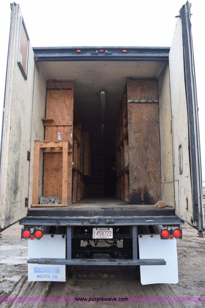 image for item H9277 1981 American dry van trailer