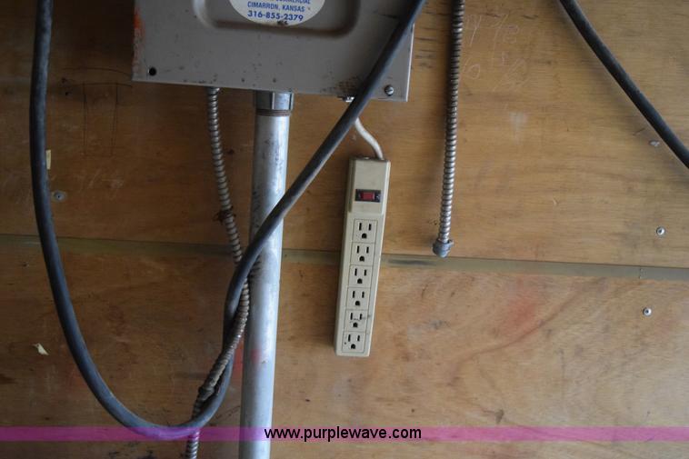 image for item H9279 1995 Wells Cargo enclosed trailer