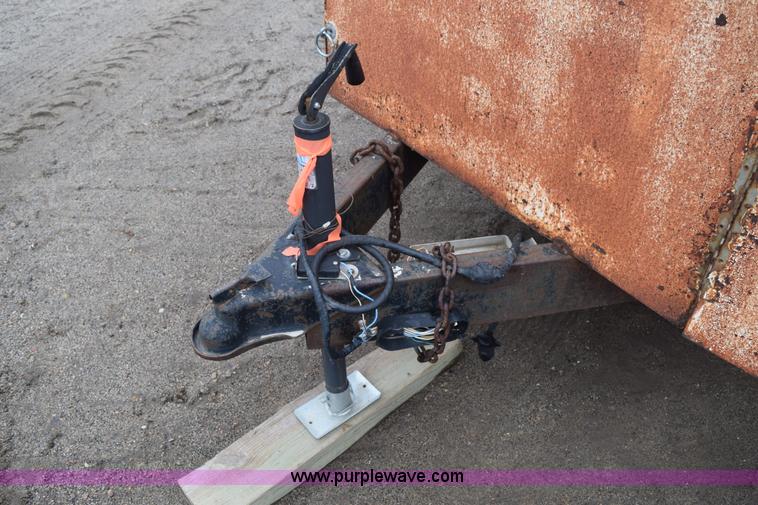 image for item H9279 1995 Wells Cargo enclosed trailer