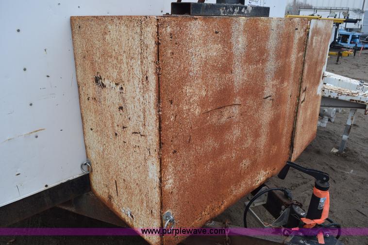 image for item H9279 1995 Wells Cargo enclosed trailer