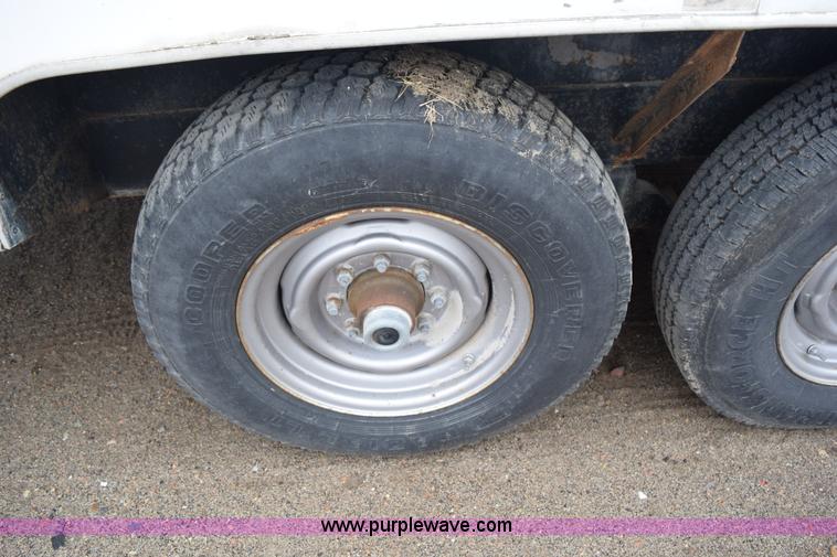 image for item H9279 1995 Wells Cargo enclosed trailer