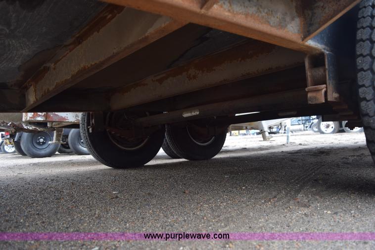 image for item H9279 1995 Wells Cargo enclosed trailer