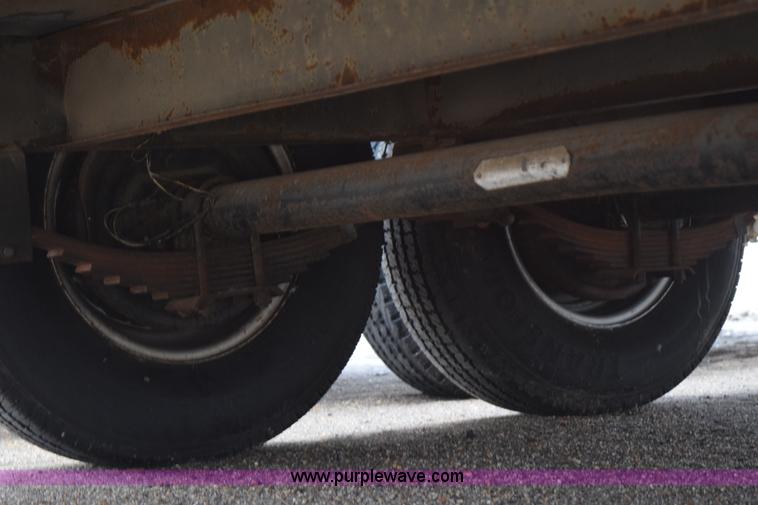 image for item H9279 1995 Wells Cargo enclosed trailer