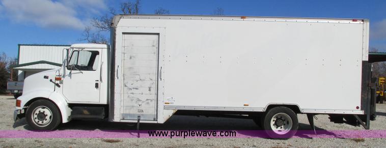 image for item I3142 1995 International 4700LPX box truck