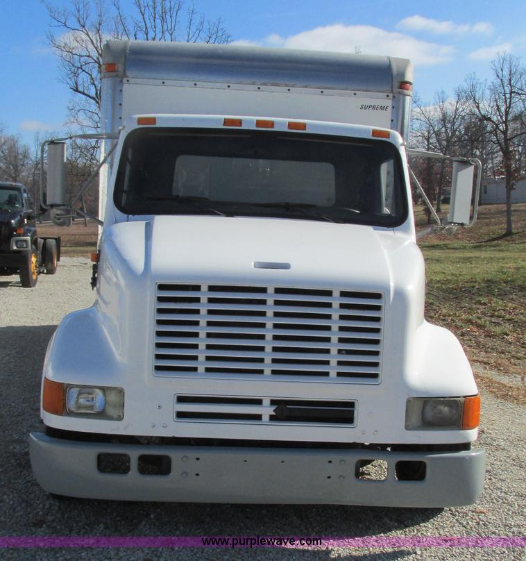 image for item I3142 1995 International 4700LPX box truck
