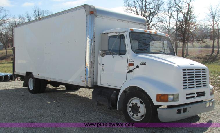 image for item I3142 1995 International 4700LPX box truck