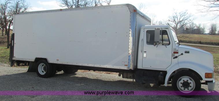 image for item I3142 1995 International 4700LPX box truck