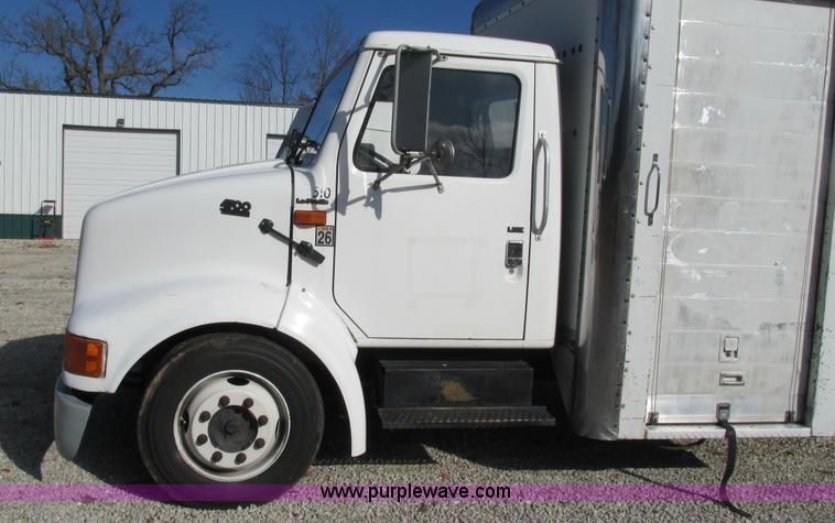 image for item I3142 1995 International 4700LPX box truck