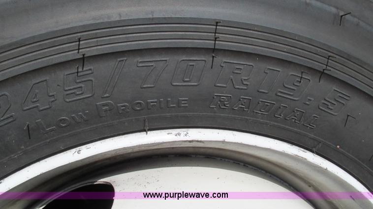 image for item I3142 1995 International 4700LPX box truck