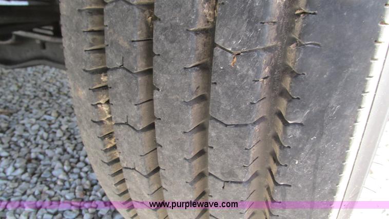 image for item I3142 1995 International 4700LPX box truck