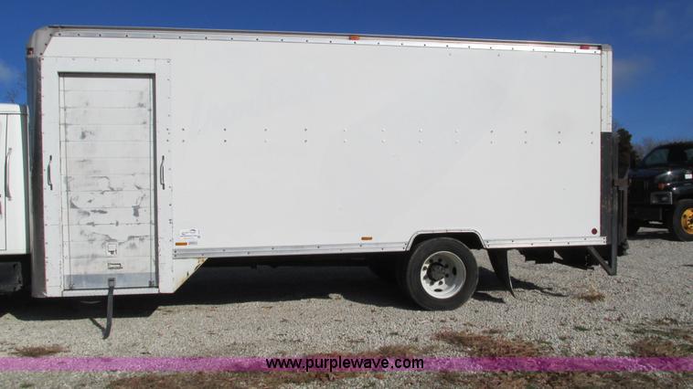 image for item I3142 1995 International 4700LPX box truck