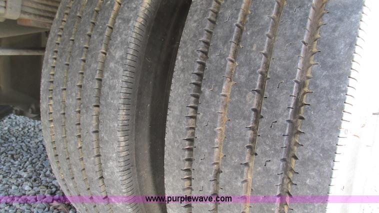 image for item I3142 1995 International 4700LPX box truck