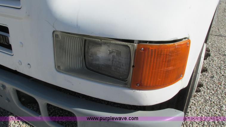 image for item I3142 1995 International 4700LPX box truck