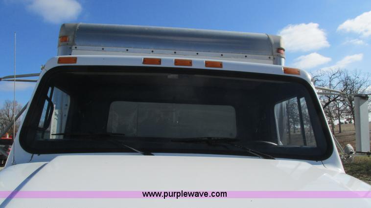 image for item I3142 1995 International 4700LPX box truck