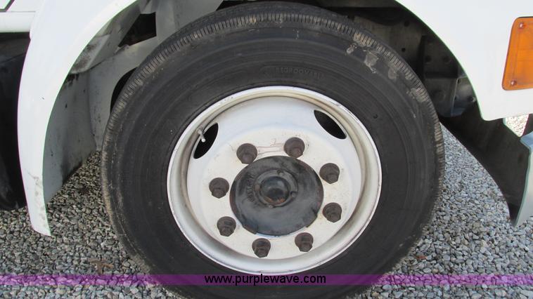 image for item I3142 1995 International 4700LPX box truck