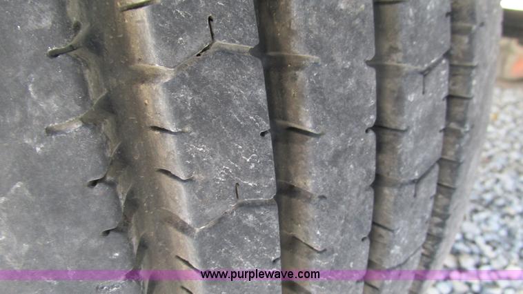 image for item I3142 1995 International 4700LPX box truck