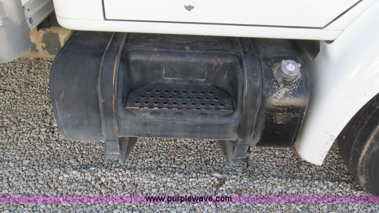 image for item I3142 1995 International 4700LPX box truck