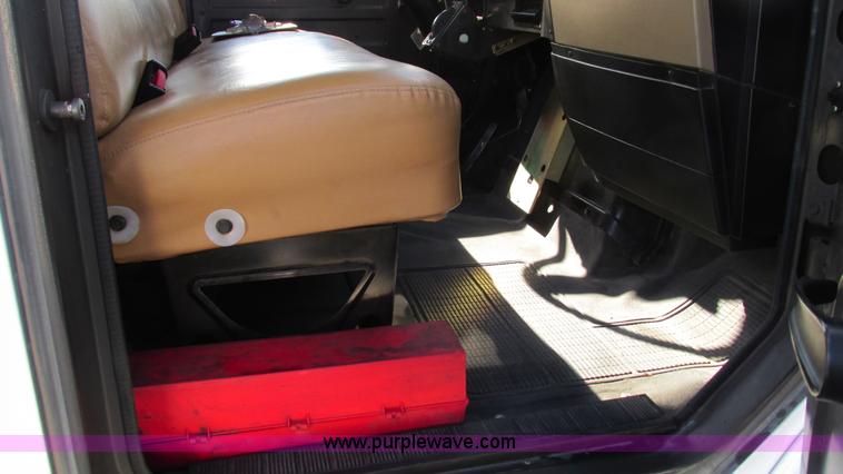 image for item I3142 1995 International 4700LPX box truck