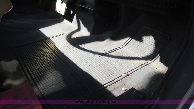 image for item I3142 1995 International 4700LPX box truck