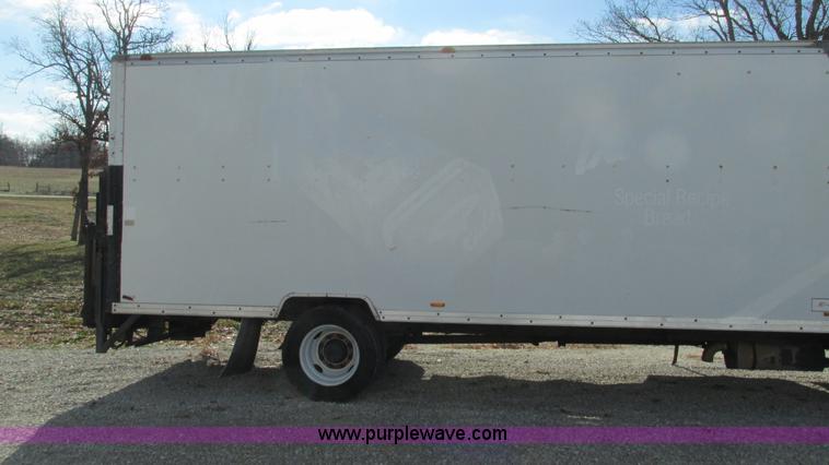 image for item I3142 1995 International 4700LPX box truck