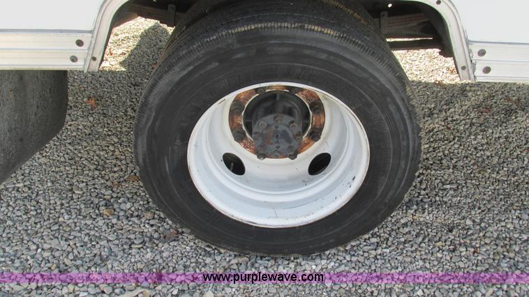 image for item I3142 1995 International 4700LPX box truck