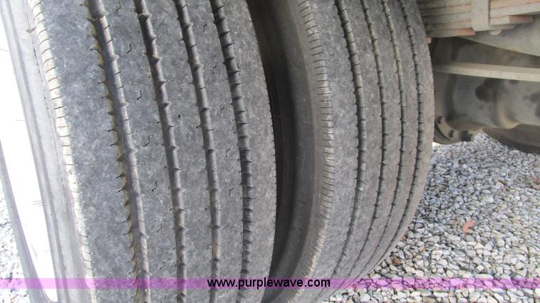 image for item I3142 1995 International 4700LPX box truck