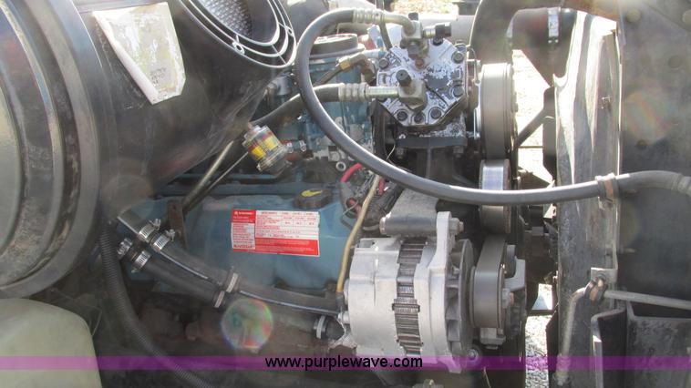 image for item I3142 1995 International 4700LPX box truck